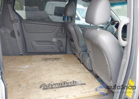 2009 Toyota Sienna Limited z USA, uszkodzony, nr VIN 5TDBK22C69S027364